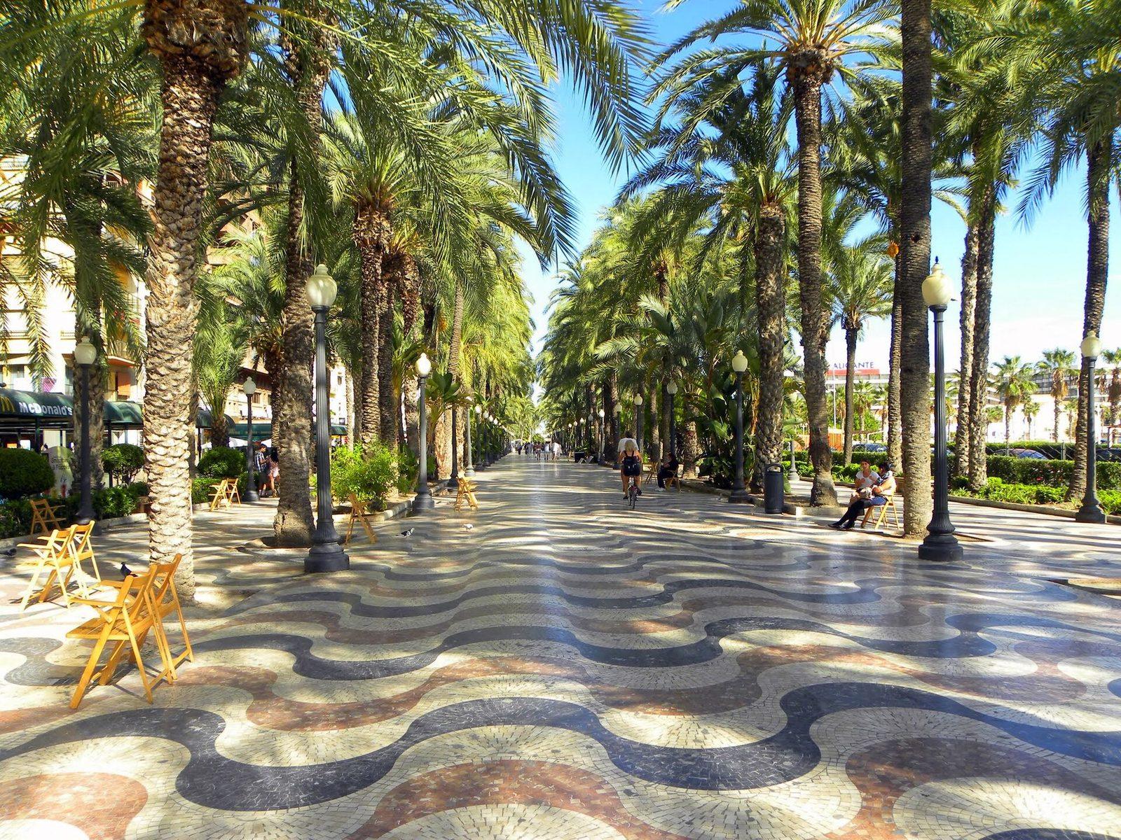 Explanada de España och hamnen