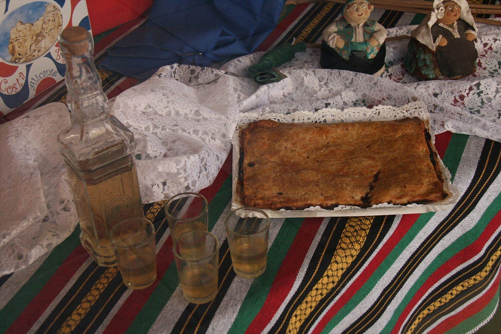 Coca amb tonyina och salazones